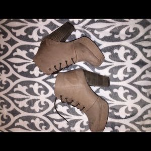 STEVE MADDEN PLATFORM BOOTIES